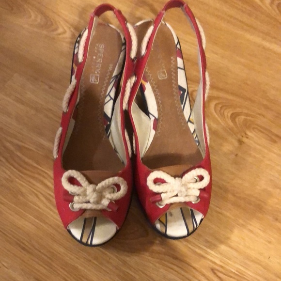 Sperry nautical themed wedges-size 7.5 - Picture 2 of 3